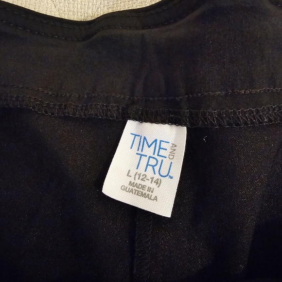 ✨️5 For $25✨️ Womens pull on cropped pants - Picture 12 of 13